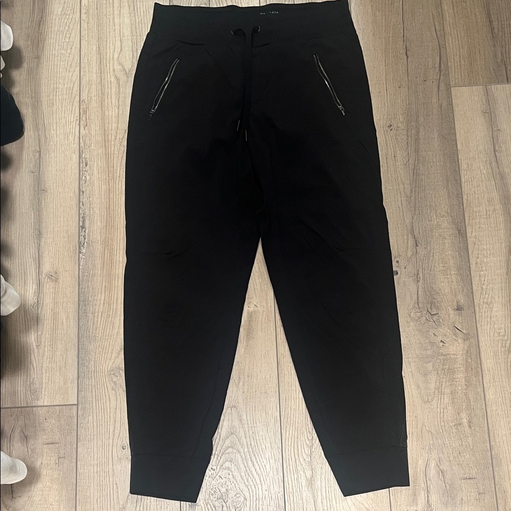 Athleta Women's Black Cropped Pants with Zippered Pockets